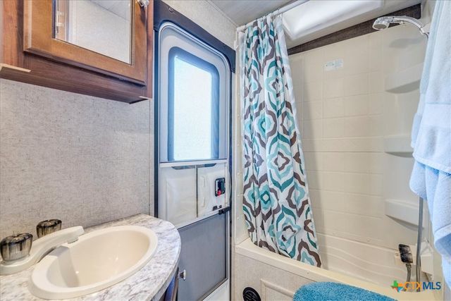 1007 Live Oak Drive, Canyon Lake, TX 78133