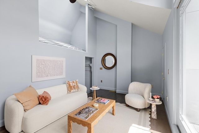 7 Crombie St 10, Salem, MA 01970