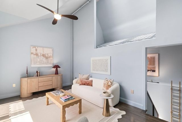 7 Crombie St 10, Salem, MA 01970