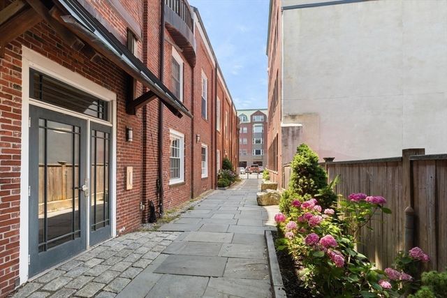 7 Crombie St 10, Salem, MA 01970