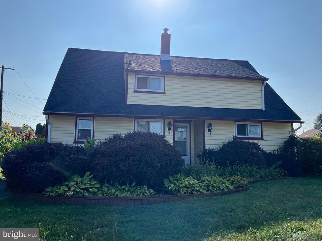 67 GREENBRIAR RD, Levittown, PA 19057