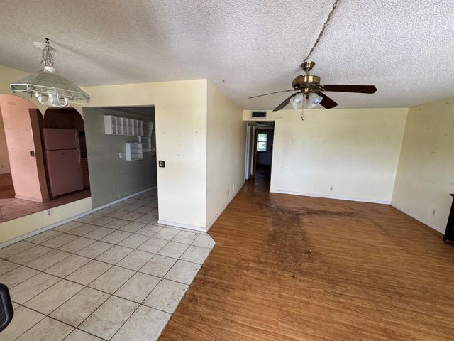 130 Chatham F, West Palm Beach, FL 33417