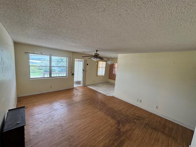 130 Chatham F, West Palm Beach, FL 33417