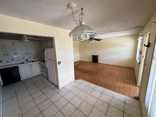 130 Chatham F, West Palm Beach, FL 33417