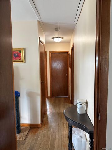 1612 N Gardiner Drive, Bay Shore, NY 11706