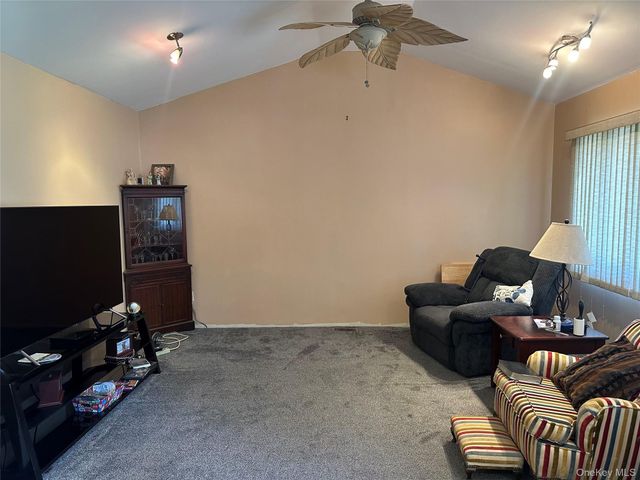 1612 N Gardiner Drive, Bay Shore, NY 11706