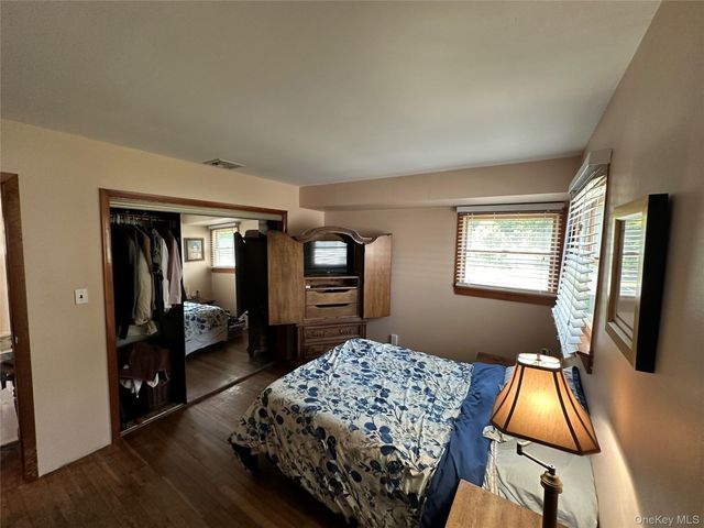 1612 N Gardiner Drive, Bay Shore, NY 11706