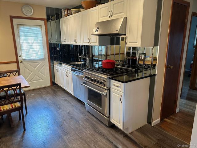 1612 N Gardiner Drive, Bay Shore, NY 11706