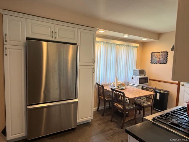 1612 N Gardiner Drive, Bay Shore, NY 11706