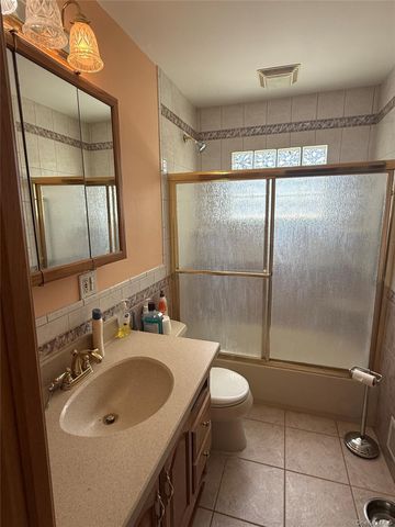 1612 N Gardiner Drive, Bay Shore, NY 11706