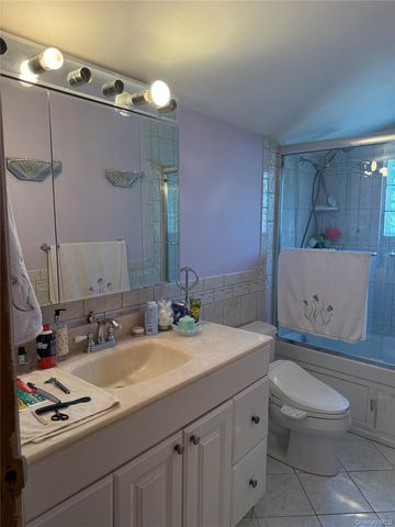 1612 N Gardiner Drive, Bay Shore, NY 11706