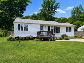 1612 N Gardiner Drive, Bay Shore, NY 11706