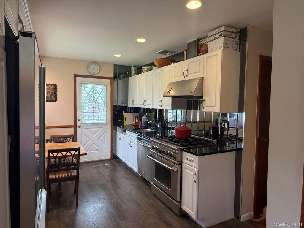 1612 N Gardiner Drive, Bay Shore, NY 11706 — photo 3