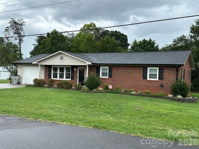 1807 Forest Hills Park SW, Lenoir, NC 28645