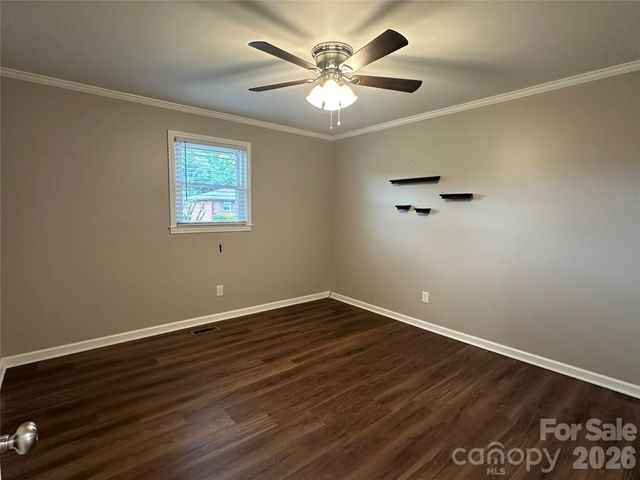 1807 Forest Hills Park SW, Lenoir, NC 28645