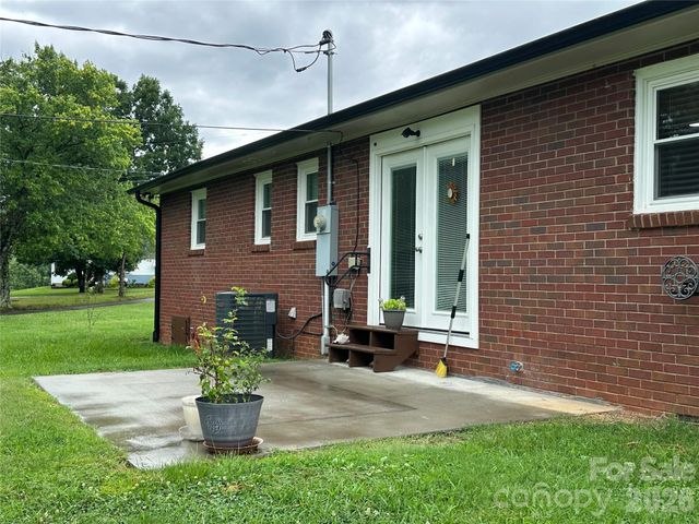 1807 Forest Hills Park SW, Lenoir, NC 28645