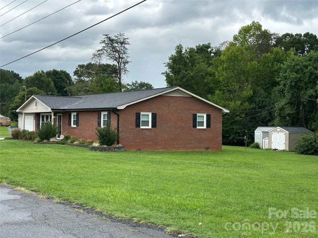 1807 Forest Hills Park SW, Lenoir, NC 28645