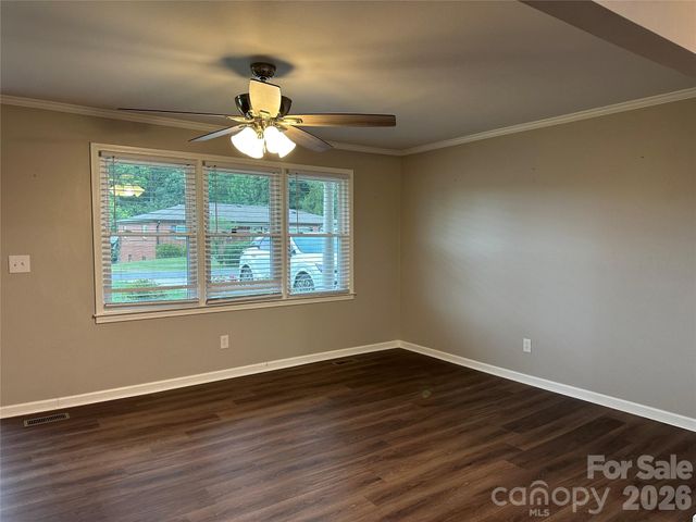 1807 Forest Hills Park SW, Lenoir, NC 28645
