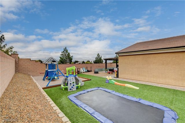 9136 Granite Knoll Ct, Las Vegas, NV 89129