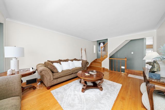5625 S Nordica Avenue, Chicago, IL 60638