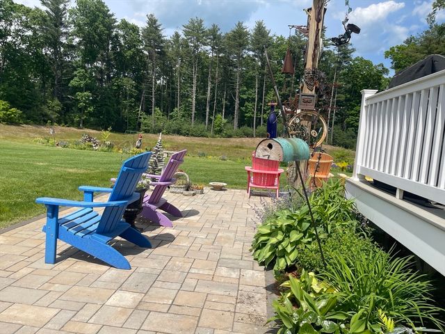 11 Sycamore Lane, Taunton, MA 02780