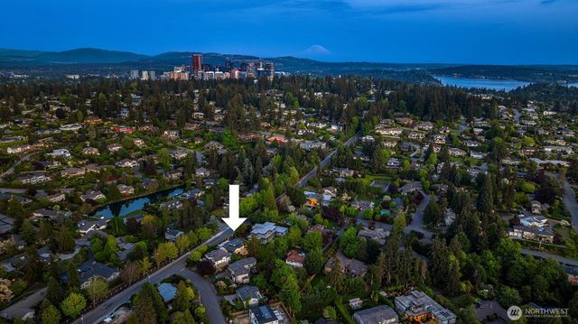 2829 92nd Avenue NE, Clyde Hill, WA 98004