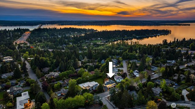 2829 92nd Avenue NE, Clyde Hill, WA 98004