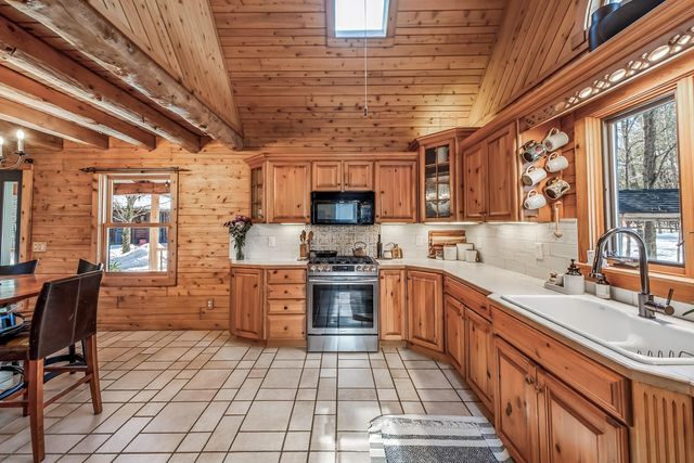 8723 N 96th Avenue, Pentwater Twp, MI 49449