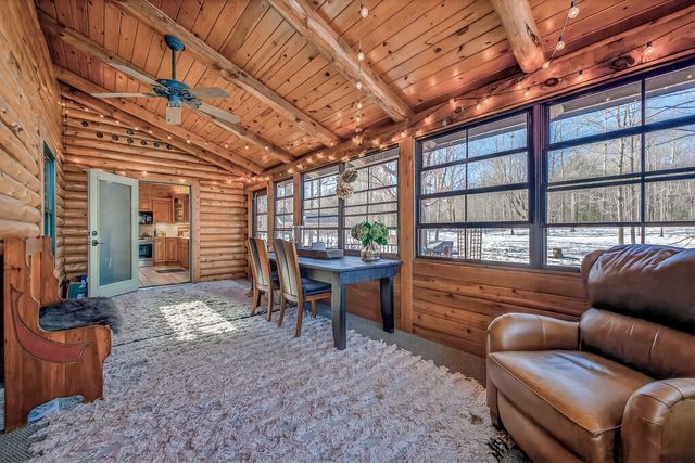 8723 N 96th Avenue, Pentwater Twp, MI 49449