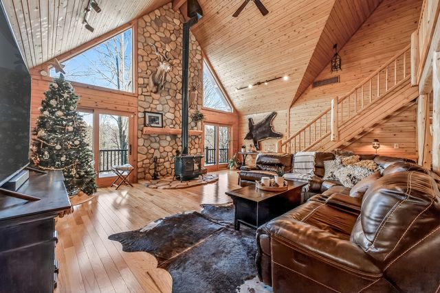 8723 N 96th Avenue, Pentwater Twp, MI 49449