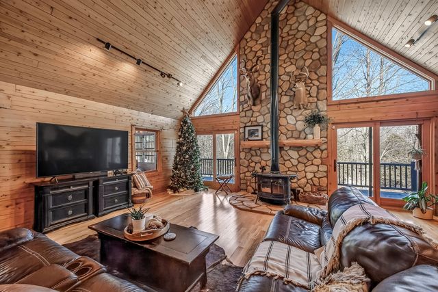 8723 N 96th Avenue, Pentwater Twp, MI 49449