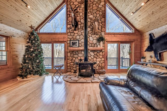 8723 N 96th Avenue, Pentwater Twp, MI 49449