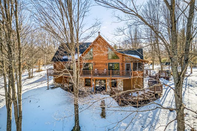 8723 N 96th Avenue, Pentwater Twp, MI 49449