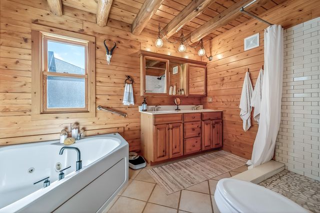 8723 N 96th Avenue, Pentwater Twp, MI 49449