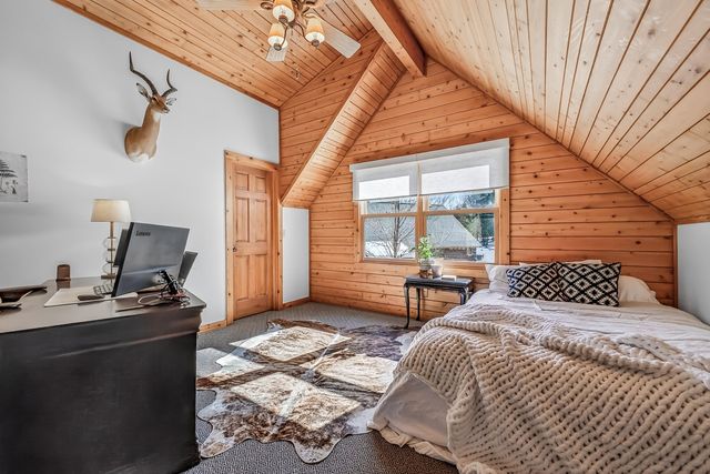 8723 N 96th Avenue, Pentwater Twp, MI 49449