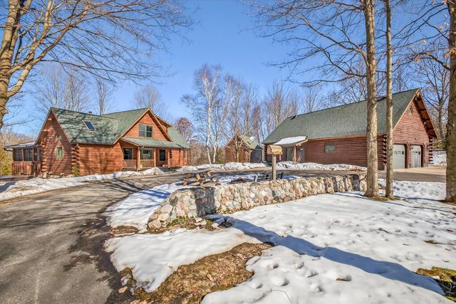 8723 N 96th Avenue, Pentwater Twp, MI 49449