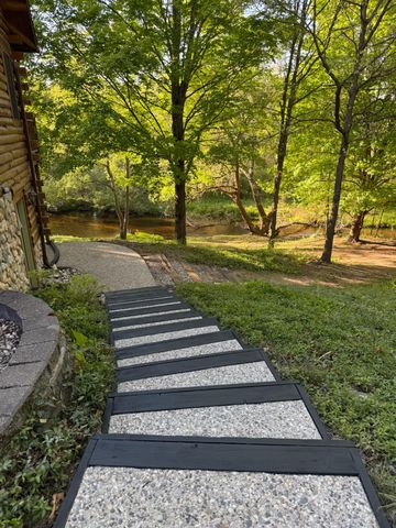 8723 N 96th Avenue, Pentwater Twp, MI 49449