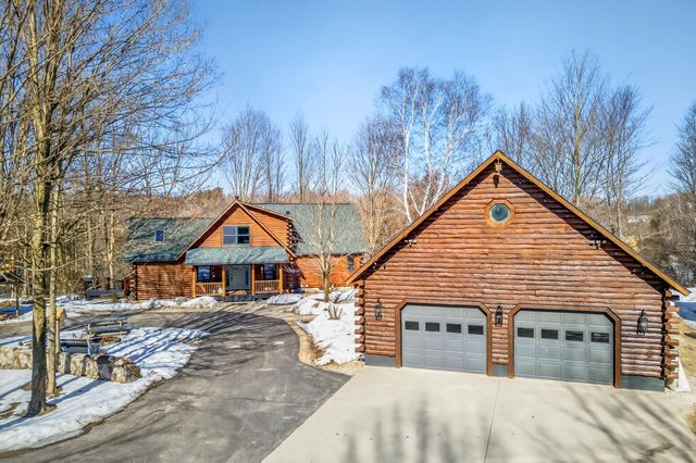 8723 N 96th Avenue, Pentwater Twp, MI 49449