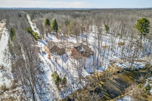 8723 N 96th Avenue, Pentwater Twp, MI 49449