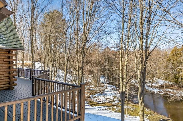 8723 N 96th Avenue, Pentwater Twp, MI 49449