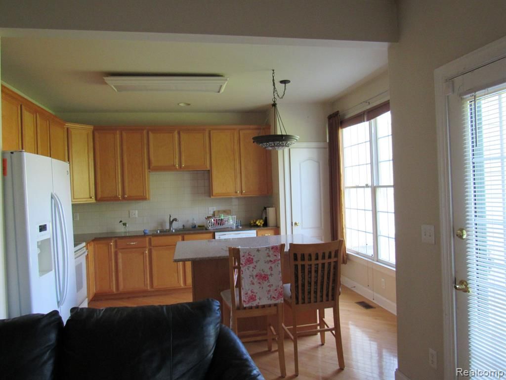 50004 Streamwood Drive, Novi, MI 48374