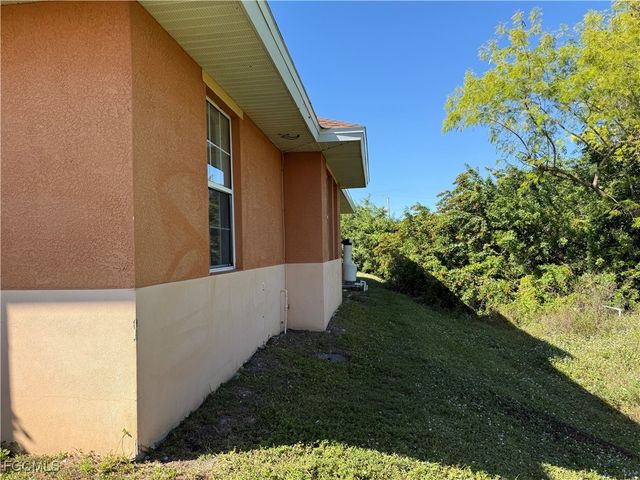 633 Alabama RD S 635, Lehigh Acres, FL 33974