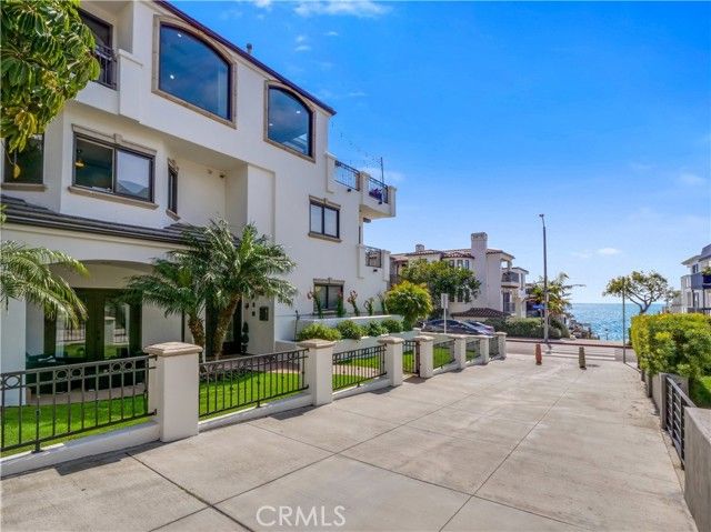300 16th Street, Manhattan Beach, CA 90266