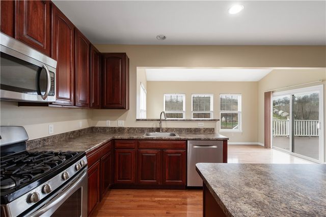 6042 Middlefield Dr, South Fayette, PA 15057