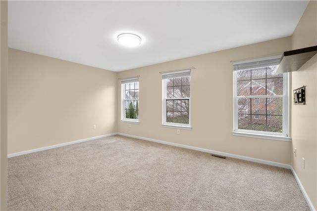 6042 Middlefield Dr, South Fayette, PA 15057