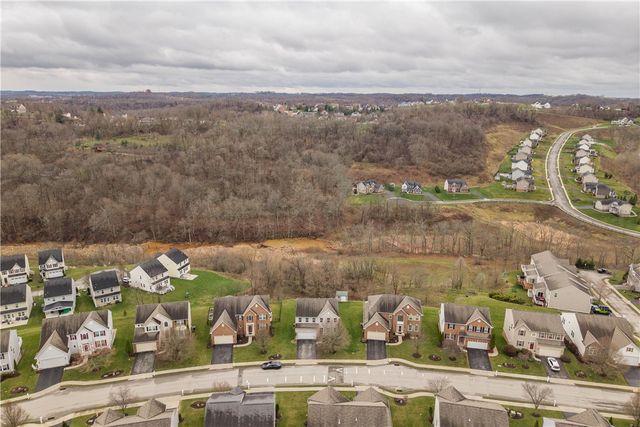 6042 Middlefield Dr, South Fayette, PA 15057