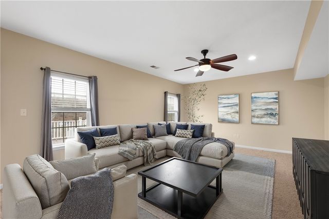 6042 Middlefield Dr, South Fayette, PA 15057