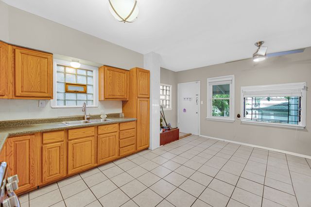 7644 S Lafayette Avenue, Chicago, IL 60620