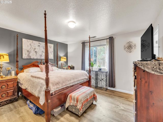 289 HARVARD Dr, Woodburn, OR 97071