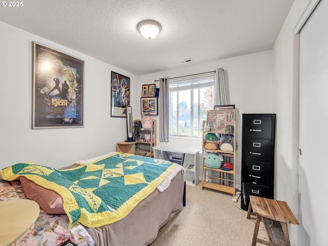 289 HARVARD Dr, Woodburn, OR 97071